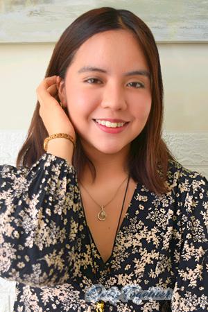 223038 - Alanis Age: 22 - Peru