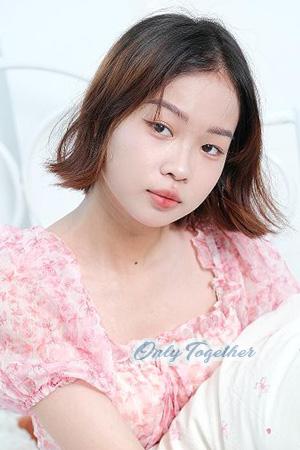 229364 - Ngoc Phuong Trinh Age: 19 - Vietnam